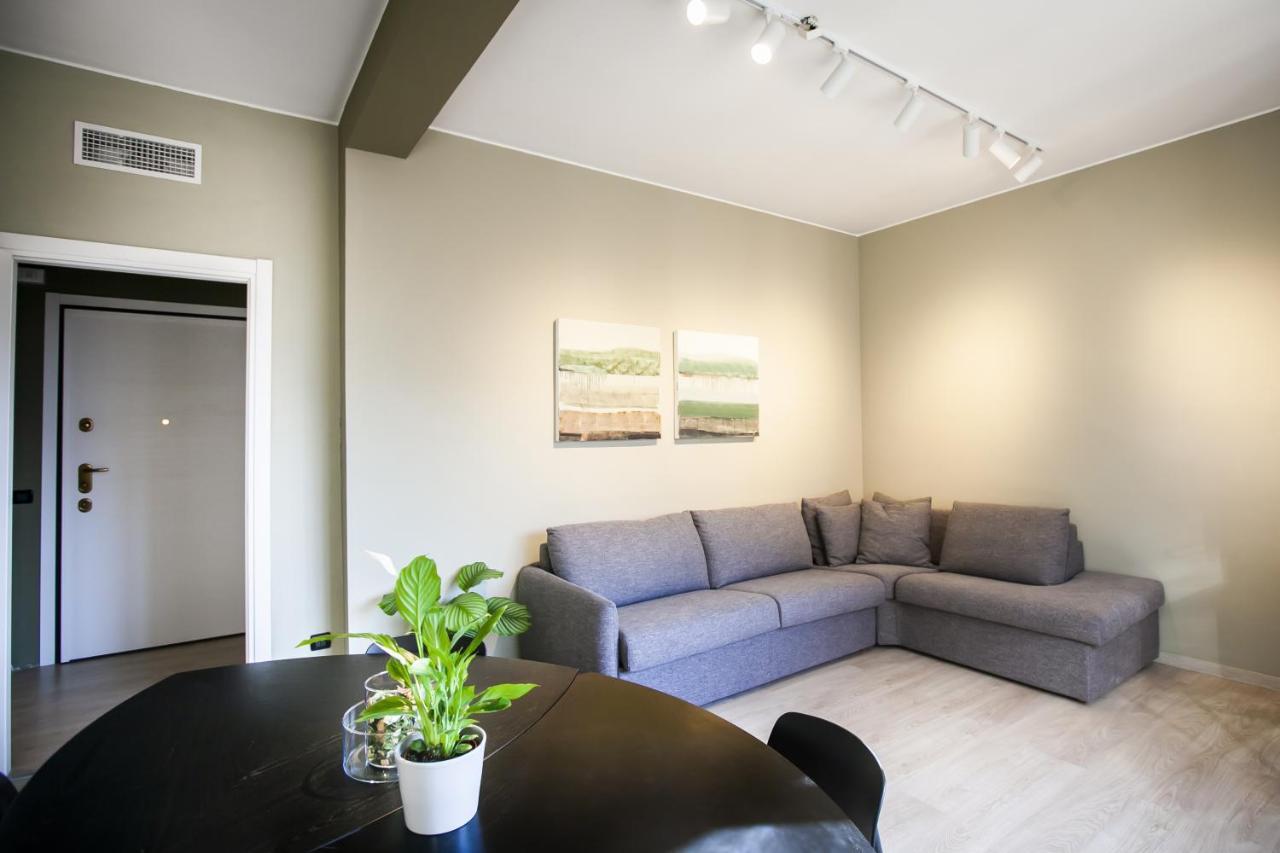 Chic And Freak Atelier Apartment Como Exterior photo