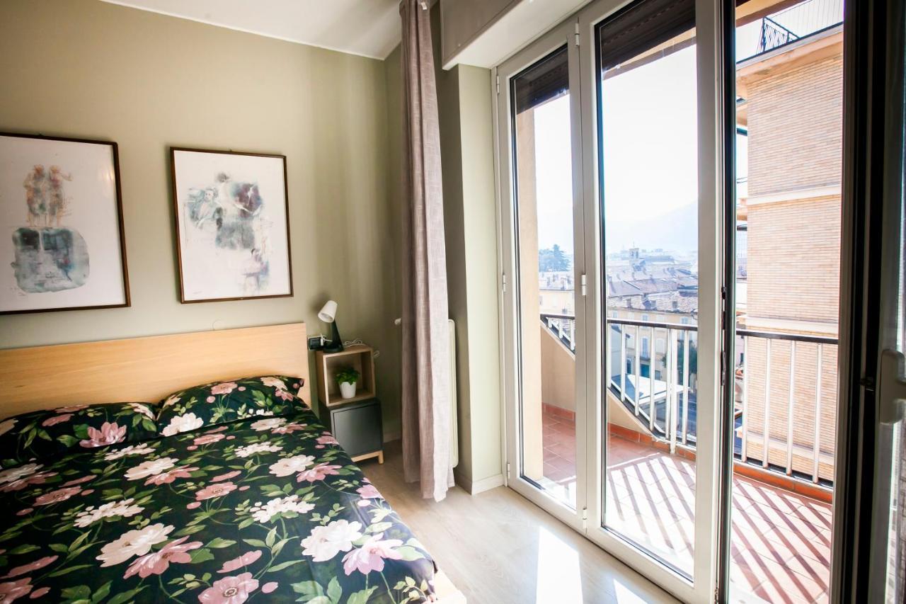 Chic And Freak Atelier Apartment Como Exterior photo