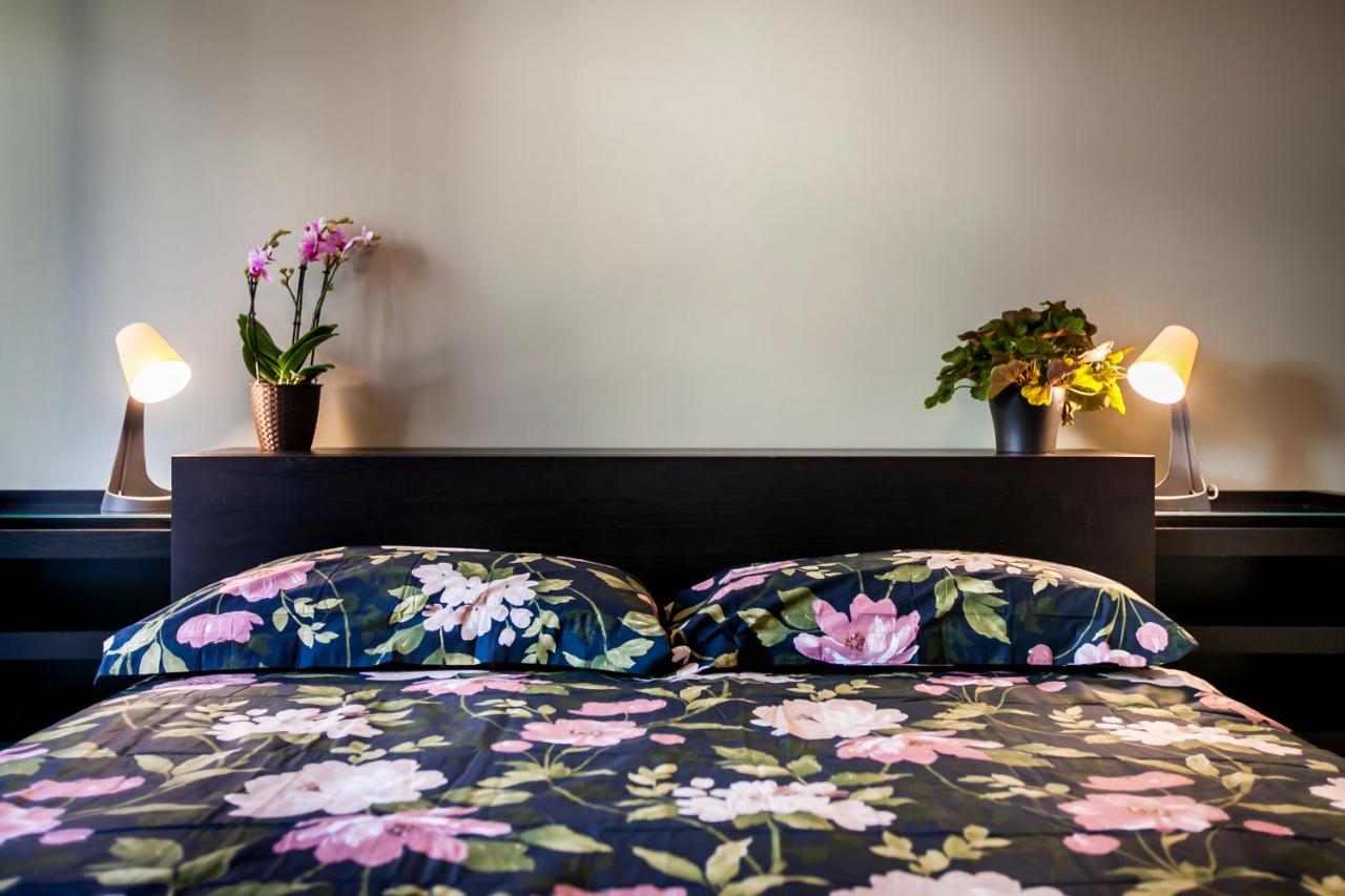 Chic And Freak Atelier Apartment Como Exterior photo
