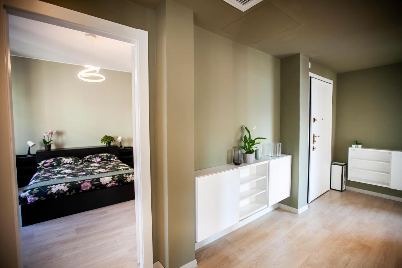 Chic And Freak Atelier Apartment Como Exterior photo