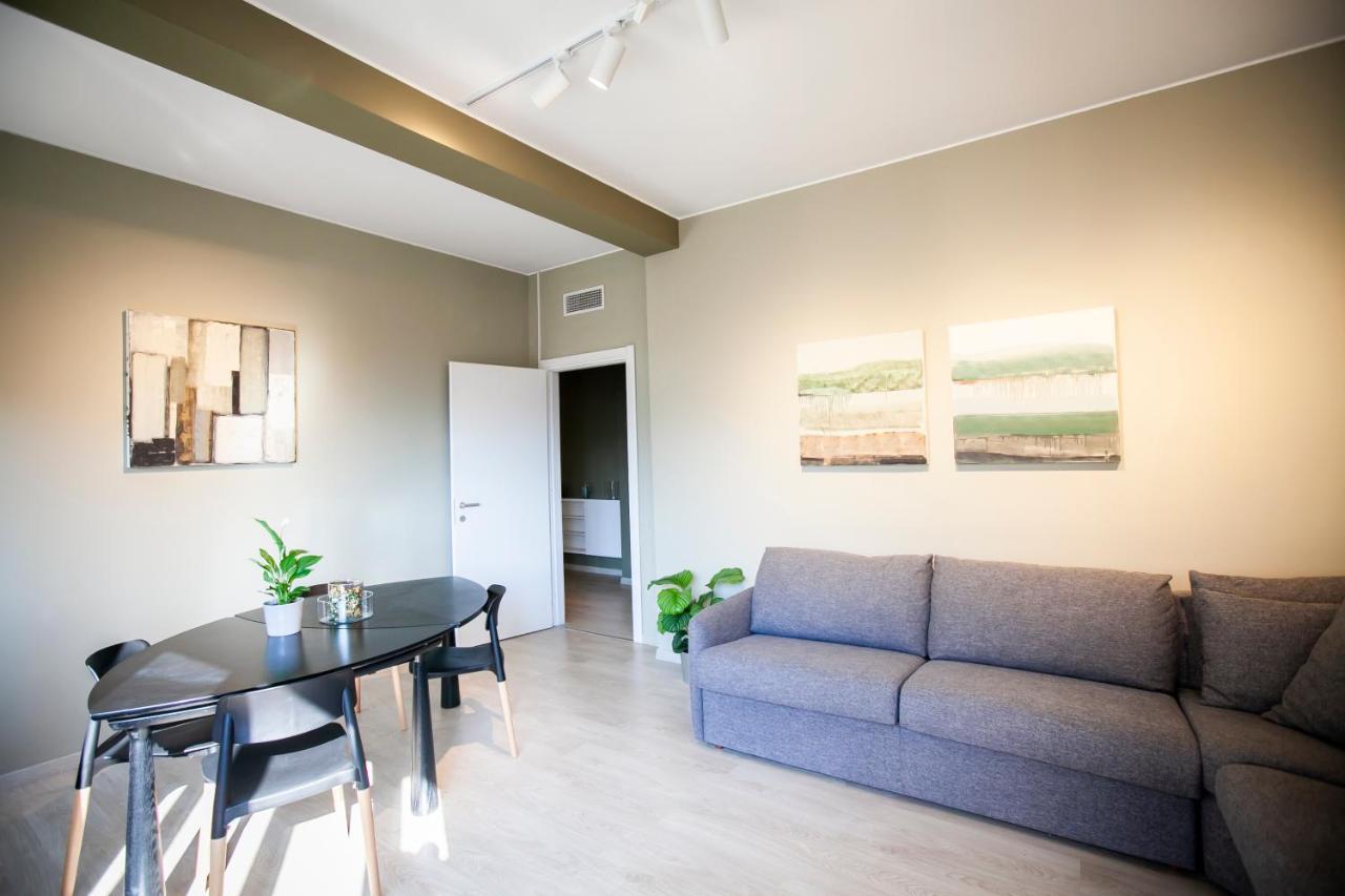Chic And Freak Atelier Apartment Como Exterior photo